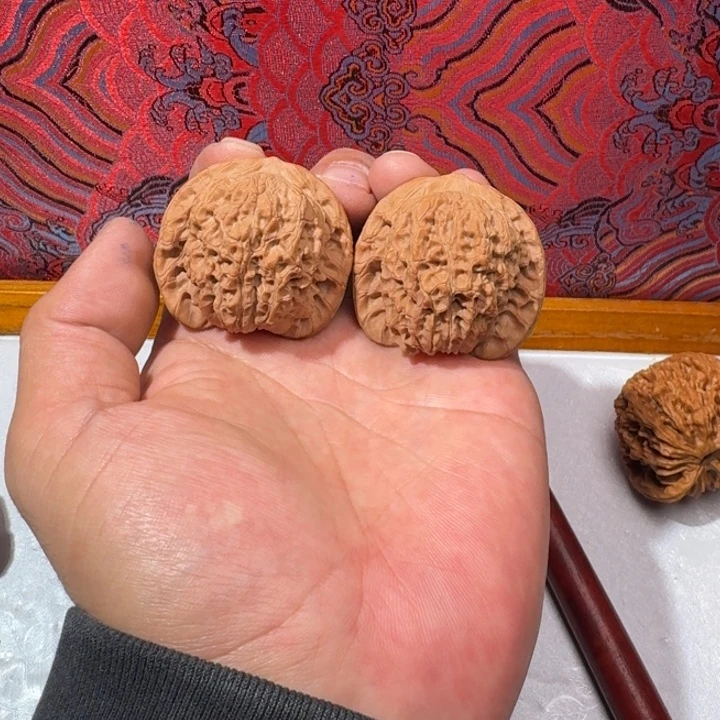 文玩核桃吊坠43血麒麟