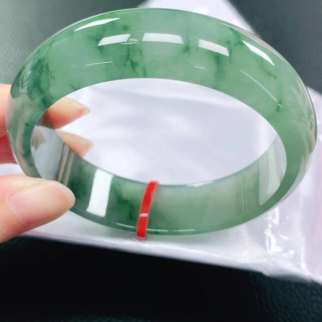 翡翠手镯未镶嵌60圈