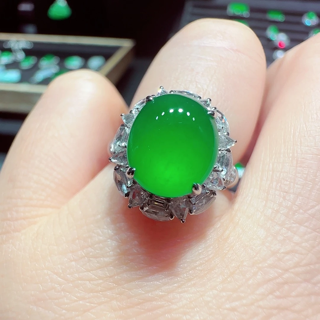 18K金镶嵌戒指翡翠戒指