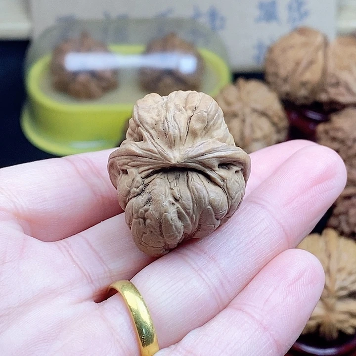 田***半吊坠文玩核桃黄瑕疵不退不换