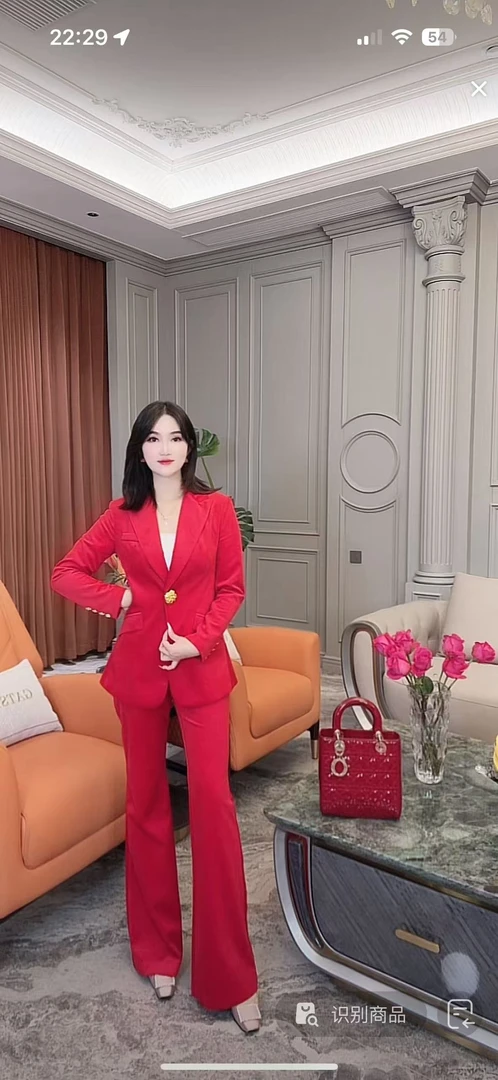 臻韩美2024秋冬红色金属扣丝绒长袖微喇裤套装