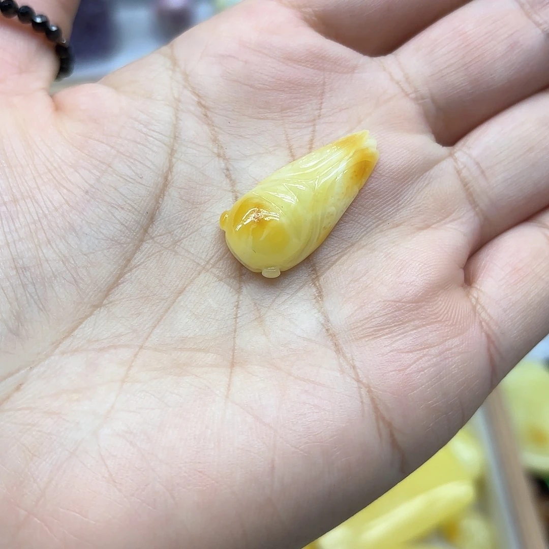 琥珀未镶嵌裸石一呜