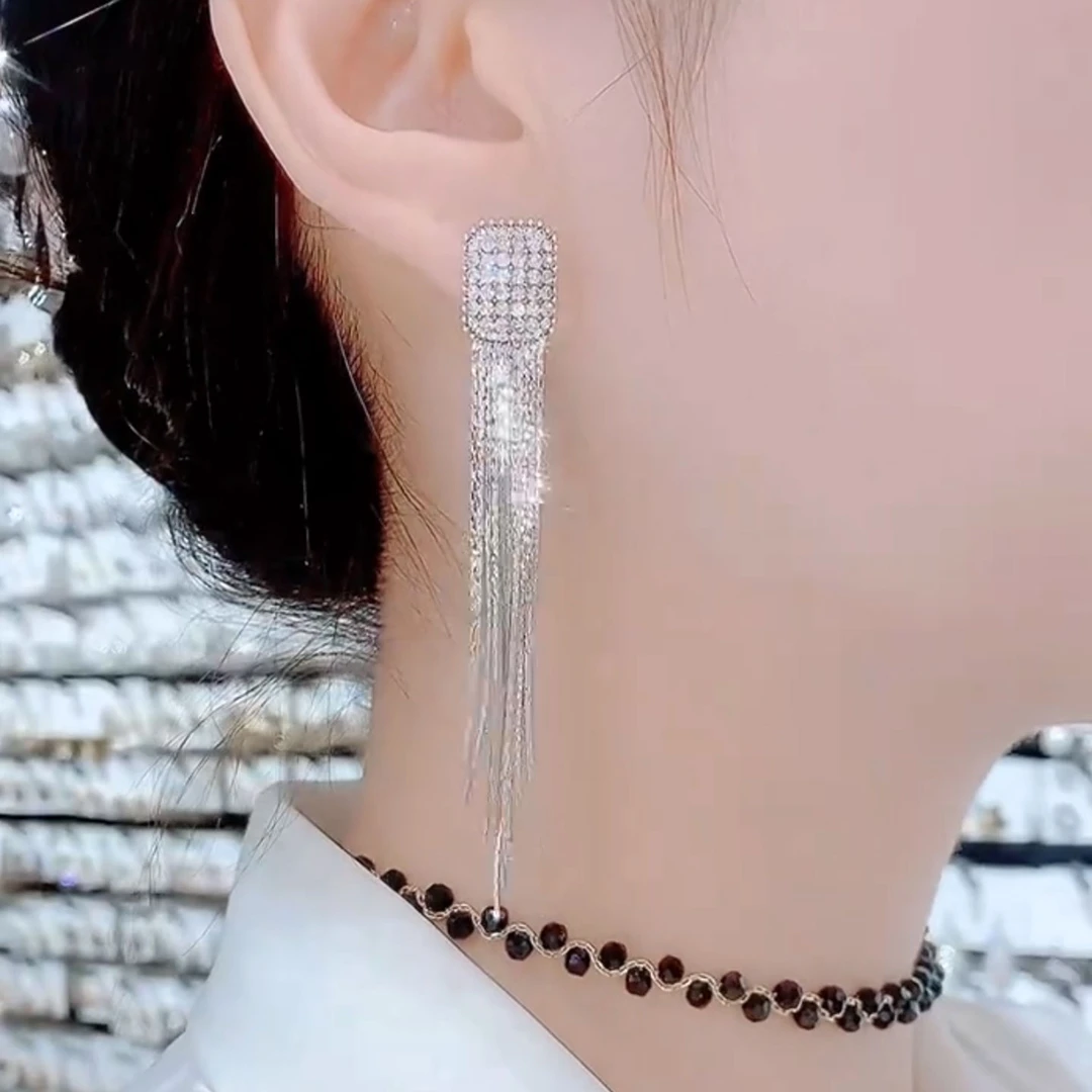 铜合金耳饰 时尚个性简约银色长款流苏耳钉轻奢高级感百搭耳环女