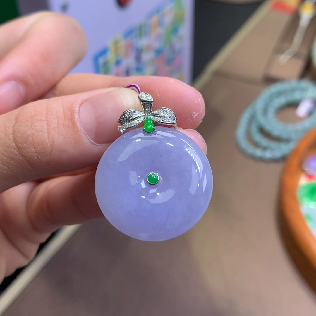 翡翠18K金镶嵌颈饰翡翠