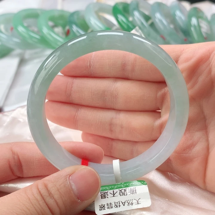 翡翠手镯未镶嵌?****g缅甸A货翡翠手镯