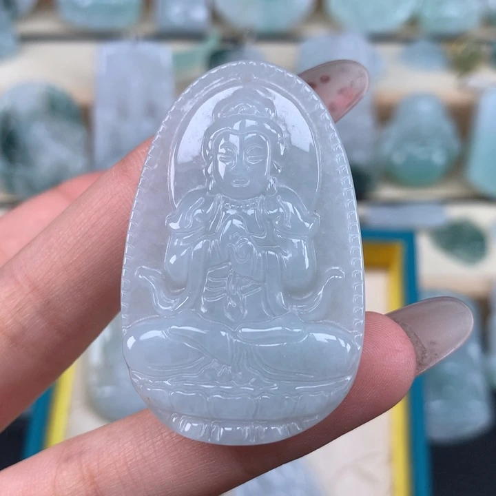 翡翠未镶嵌颈饰大日如来吊坠