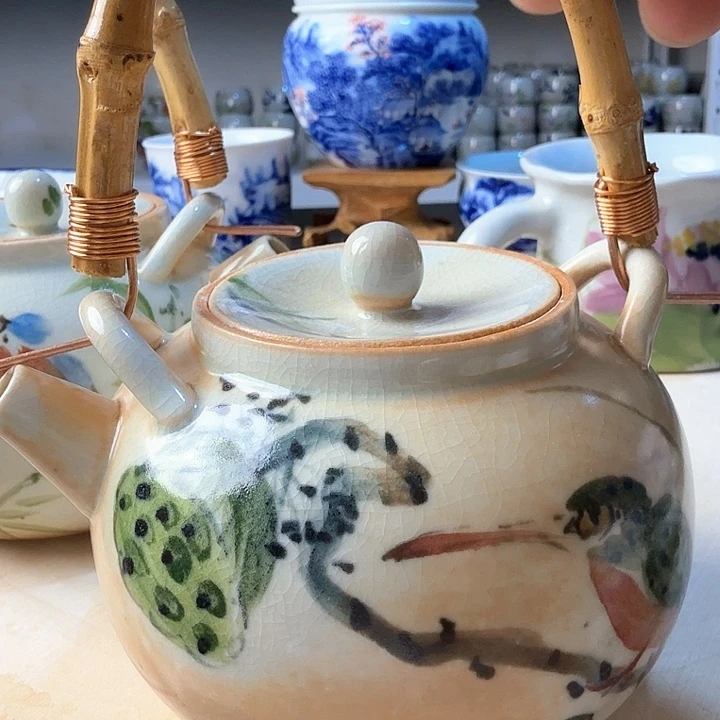 小***美景德镇陶瓷手工手绘壶
