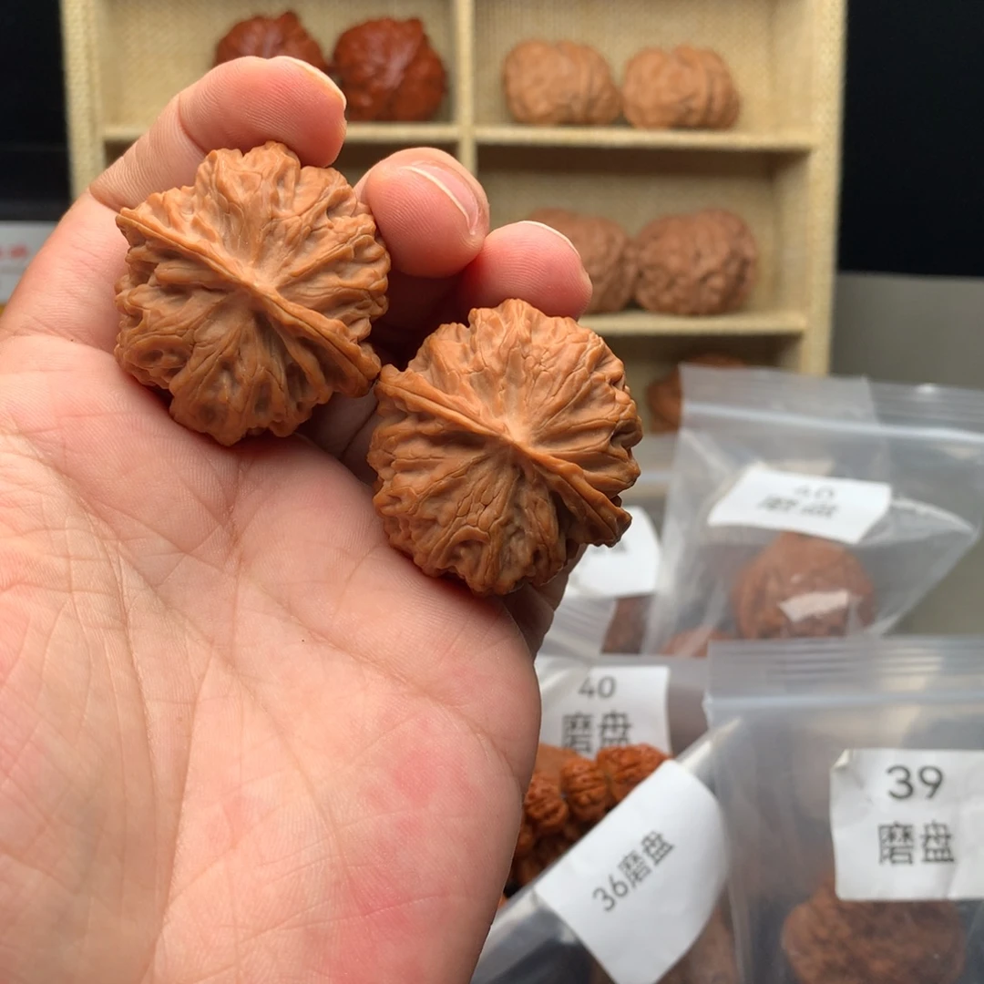彩***豆文玩核桃把件38尺全品无修苹果园