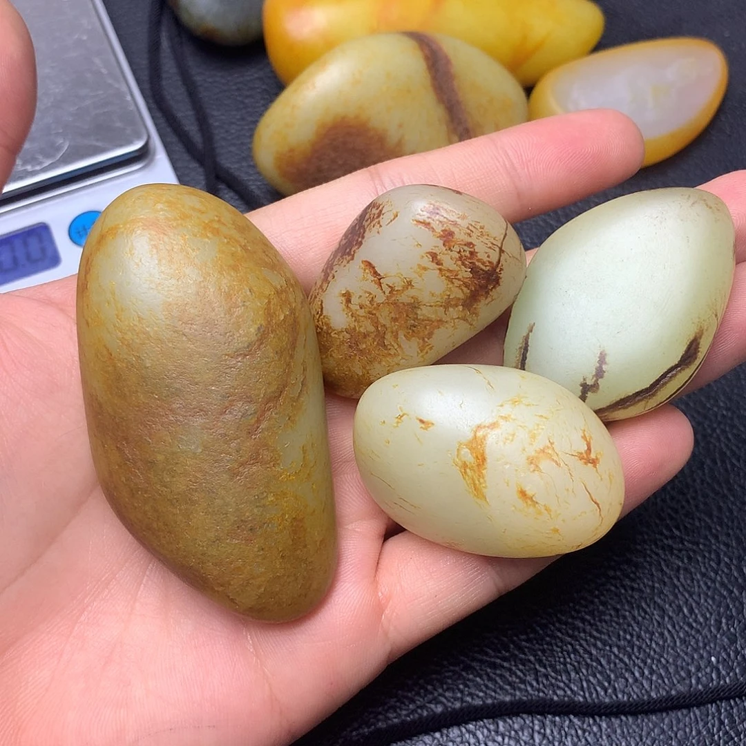 彡***九和田玉未镶嵌挂件