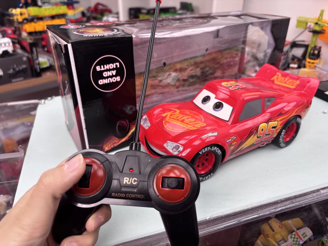 赛车总动员闪电麦昆遥控车高速漂移电动玩具模型