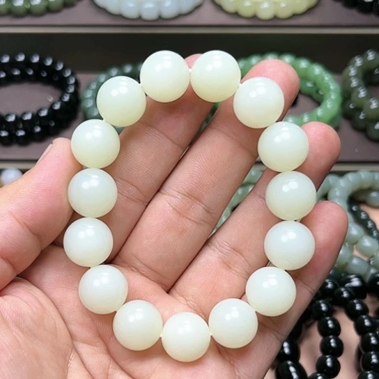 【闪购商品】手链未镶嵌和田玉多****。