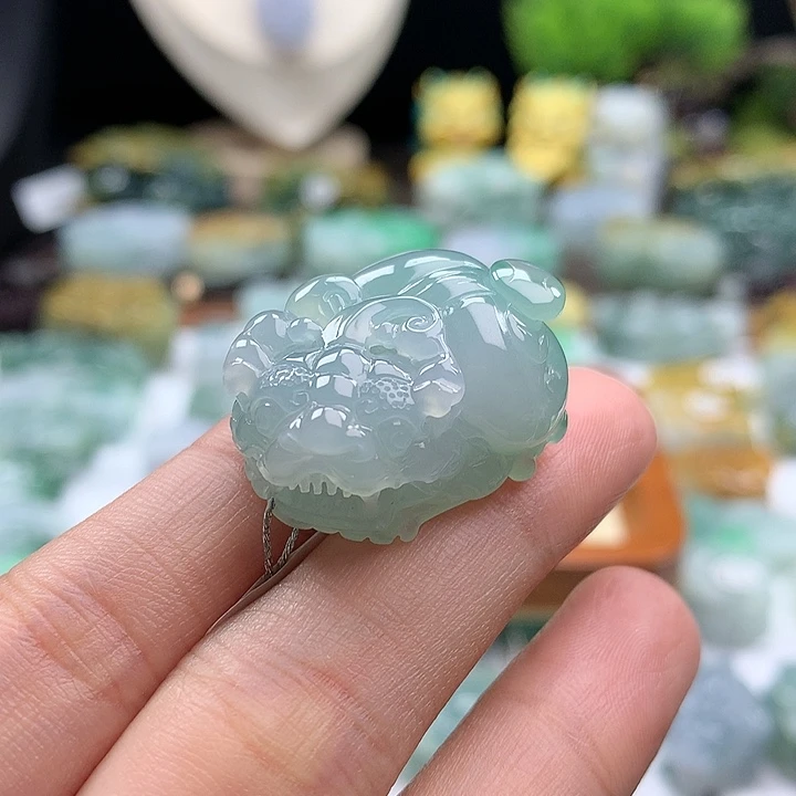 翡翠未镶嵌颈饰貔貅32