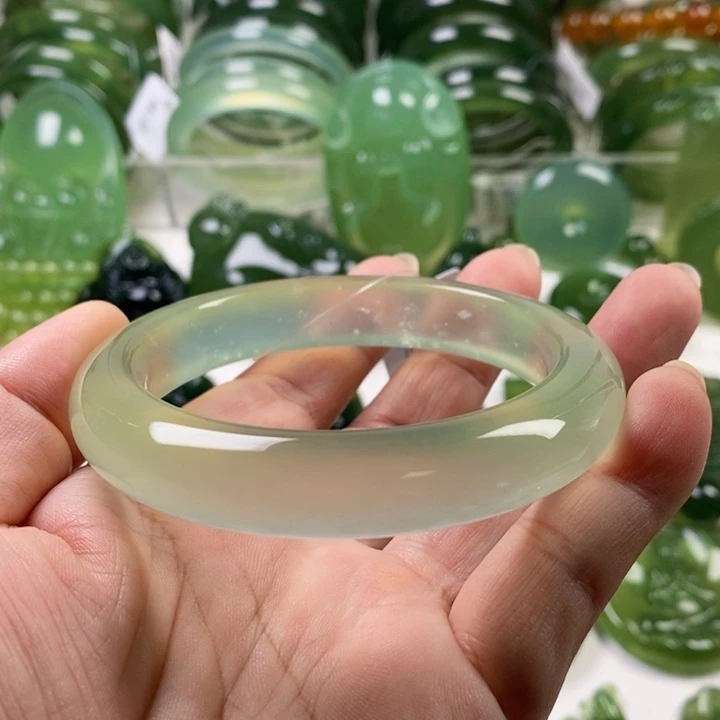 未镶嵌蛇纹石玉手镯胡****5