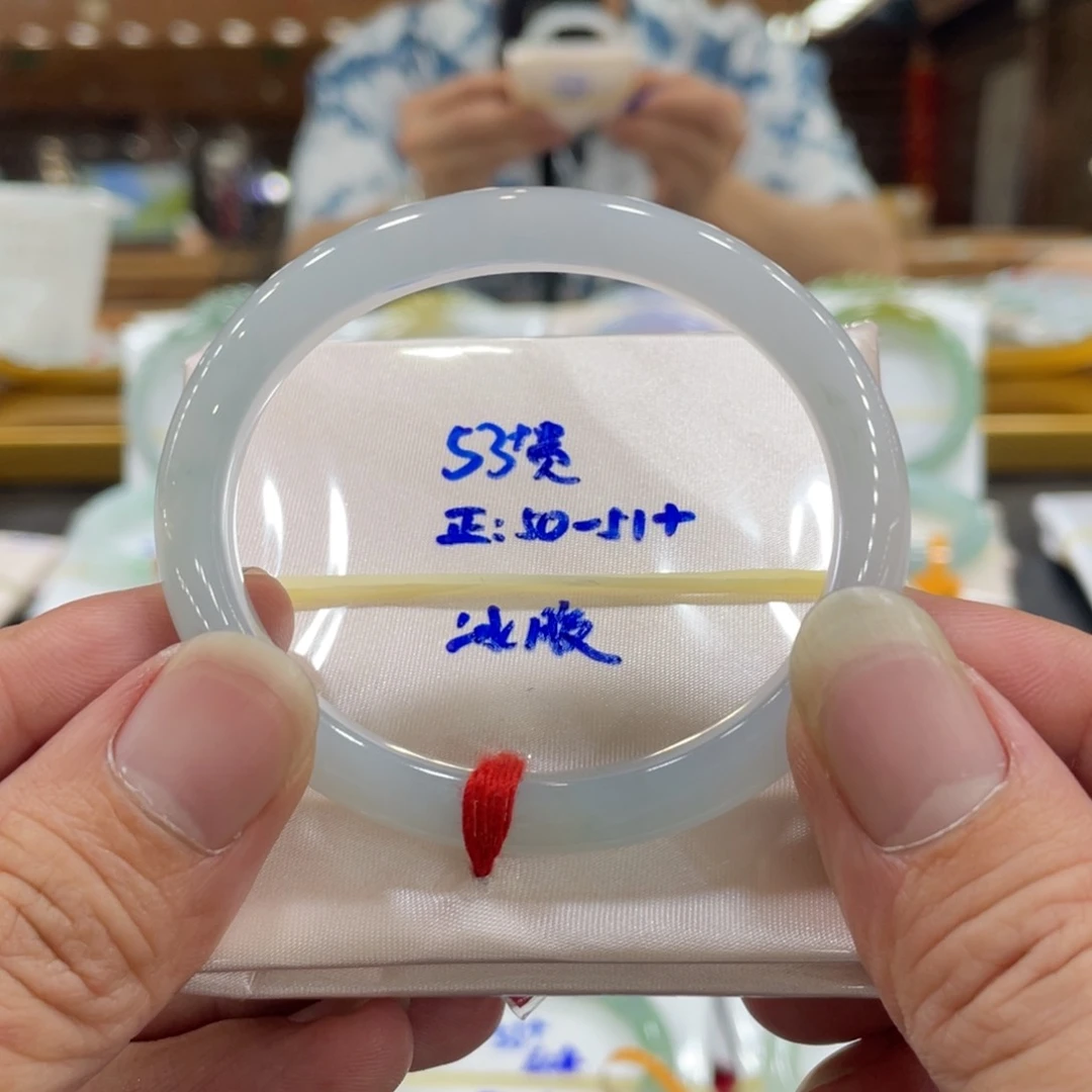 翡翠手镯未镶嵌翡翠手镯