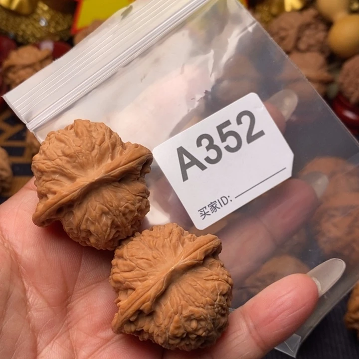 把件核桃血麒麟38尺352号