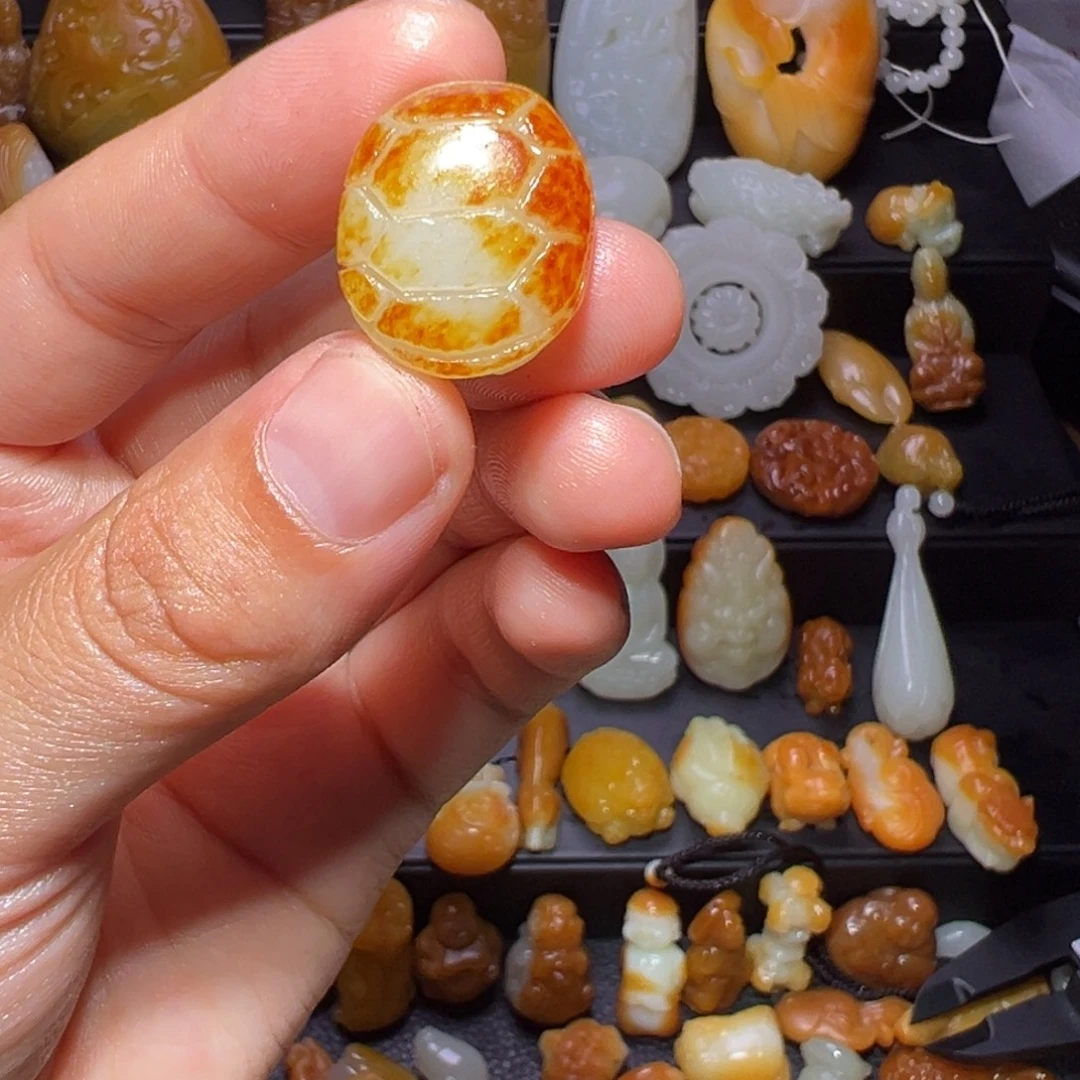 燕***和田玉未镶嵌颈饰