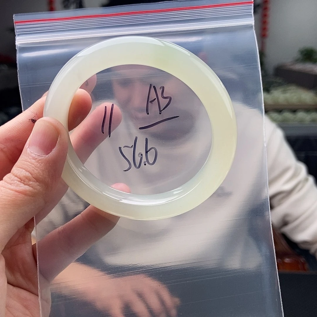 和田玉颜色多样性发拍一发一未镶嵌