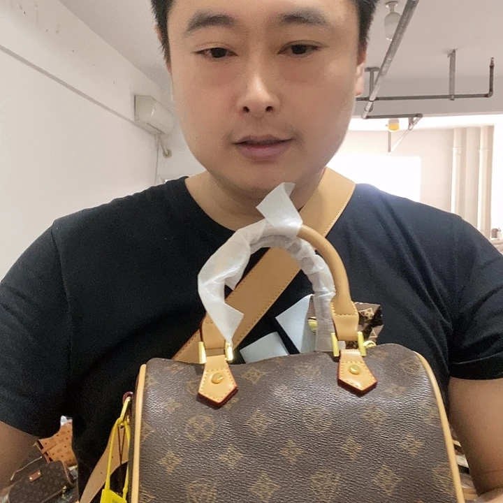 鳄鱼皮（革）犏牛皮（革）