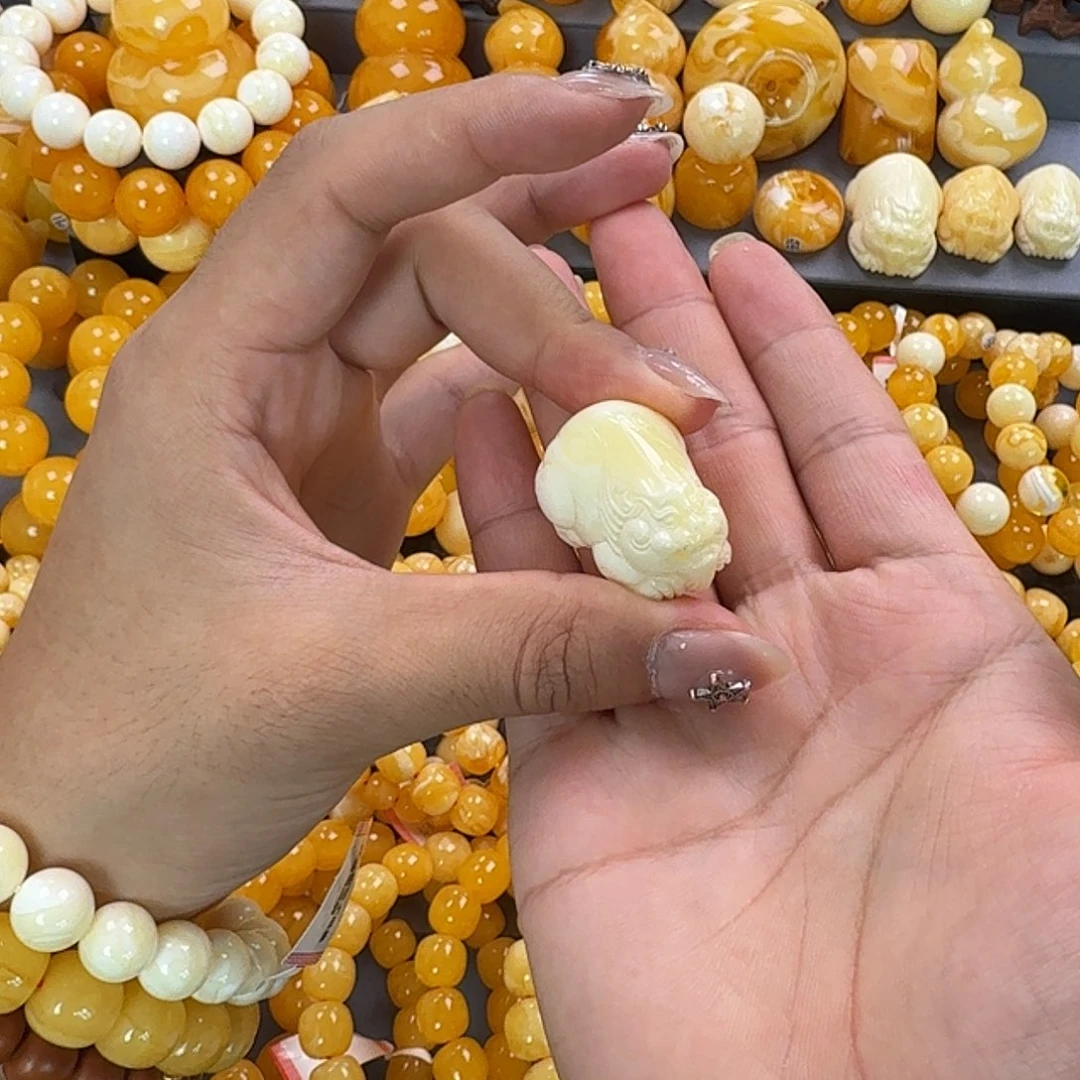 蜜蜡未镶嵌珠宝奇石