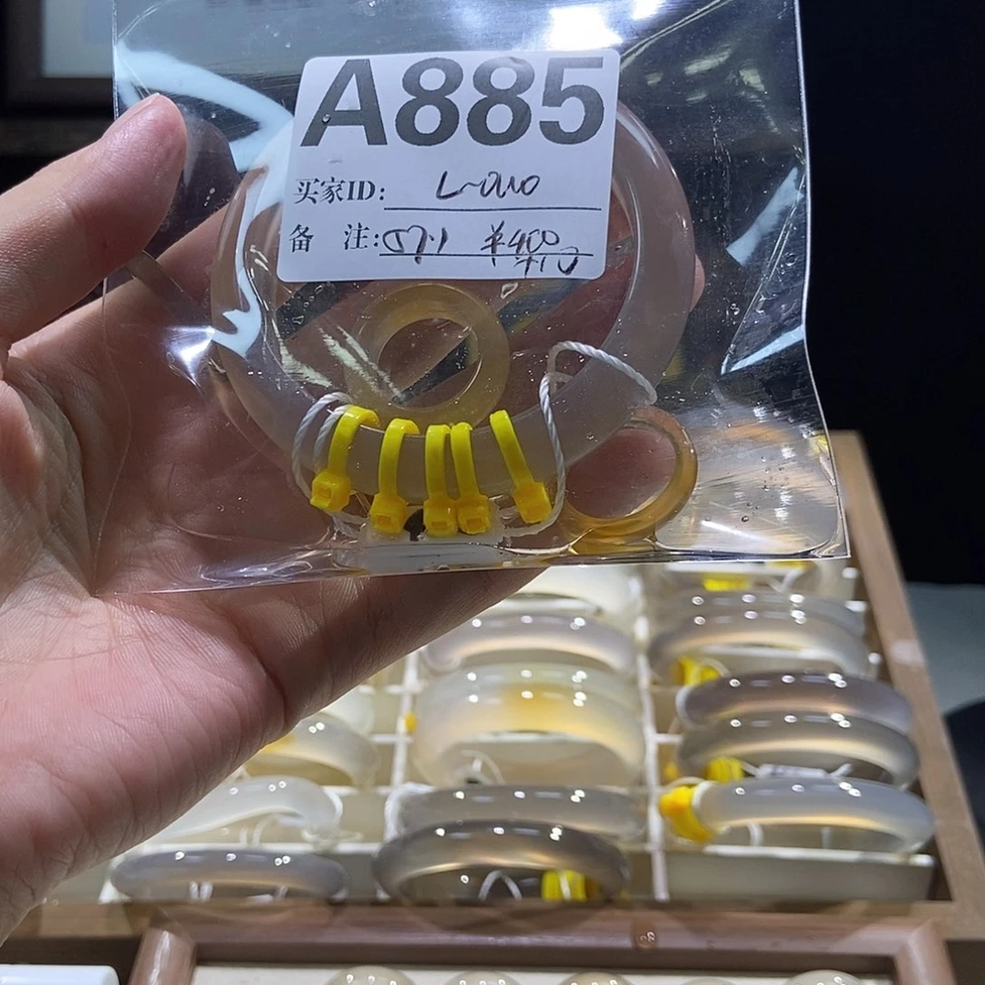 L***O手镯玛瑙/玉髓合金885