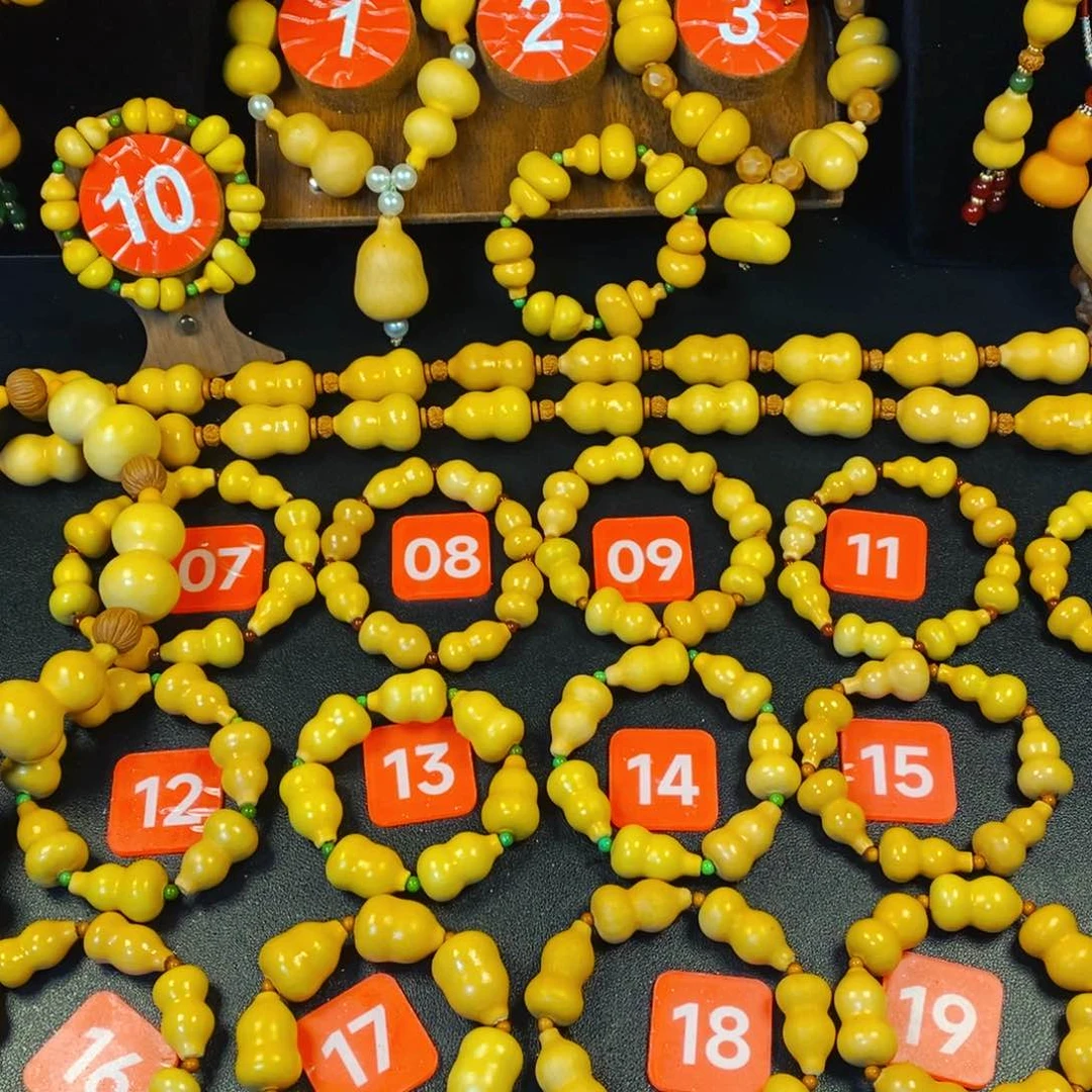 大叶紫檀（黑酸枝木类）人****见