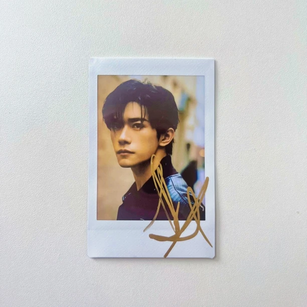 P002【易烊千玺】正品拍立得照片 白边