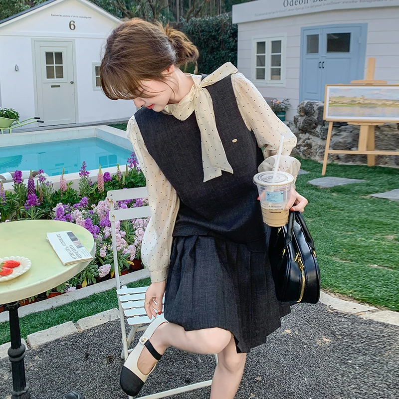 开春韩系穿搭一整套高级感灰色背心裙波点雪纺衫两件套学院风套装