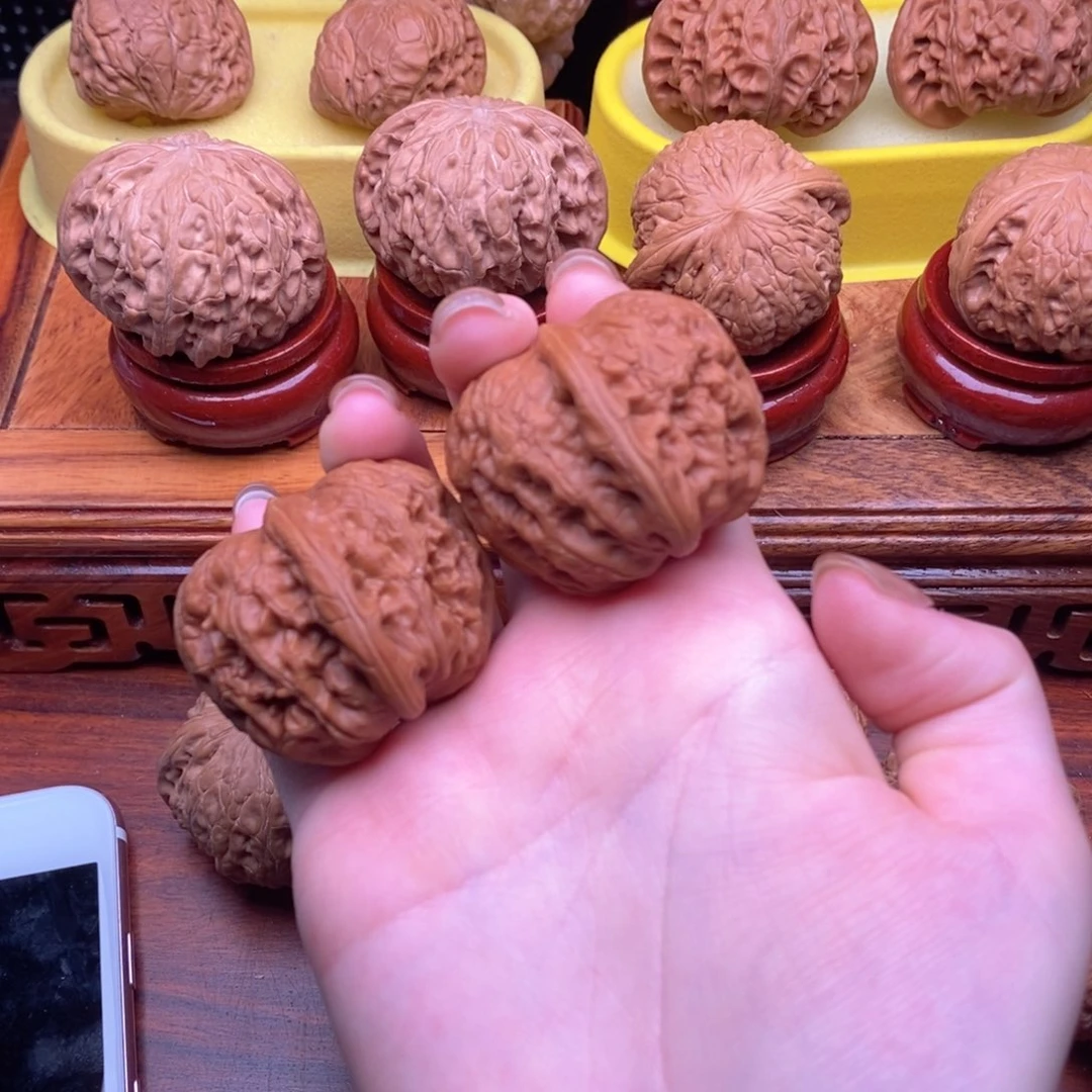 文玩核桃吊坠元宝