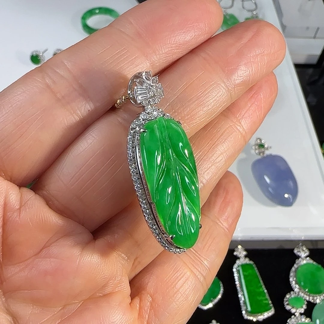 翡翠18K金镶嵌吊坠(赠链)