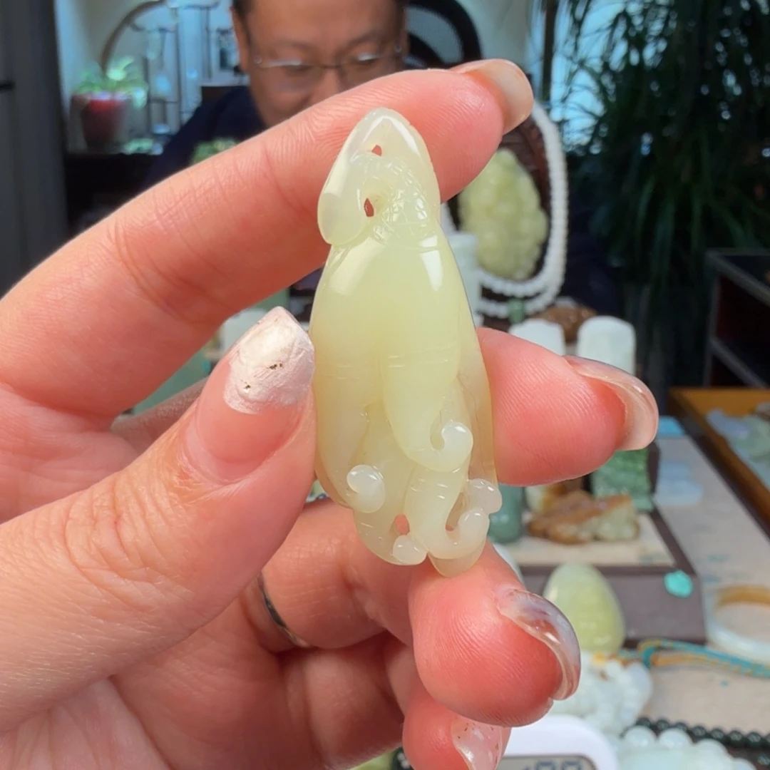 ***和田玉未镶嵌颈饰