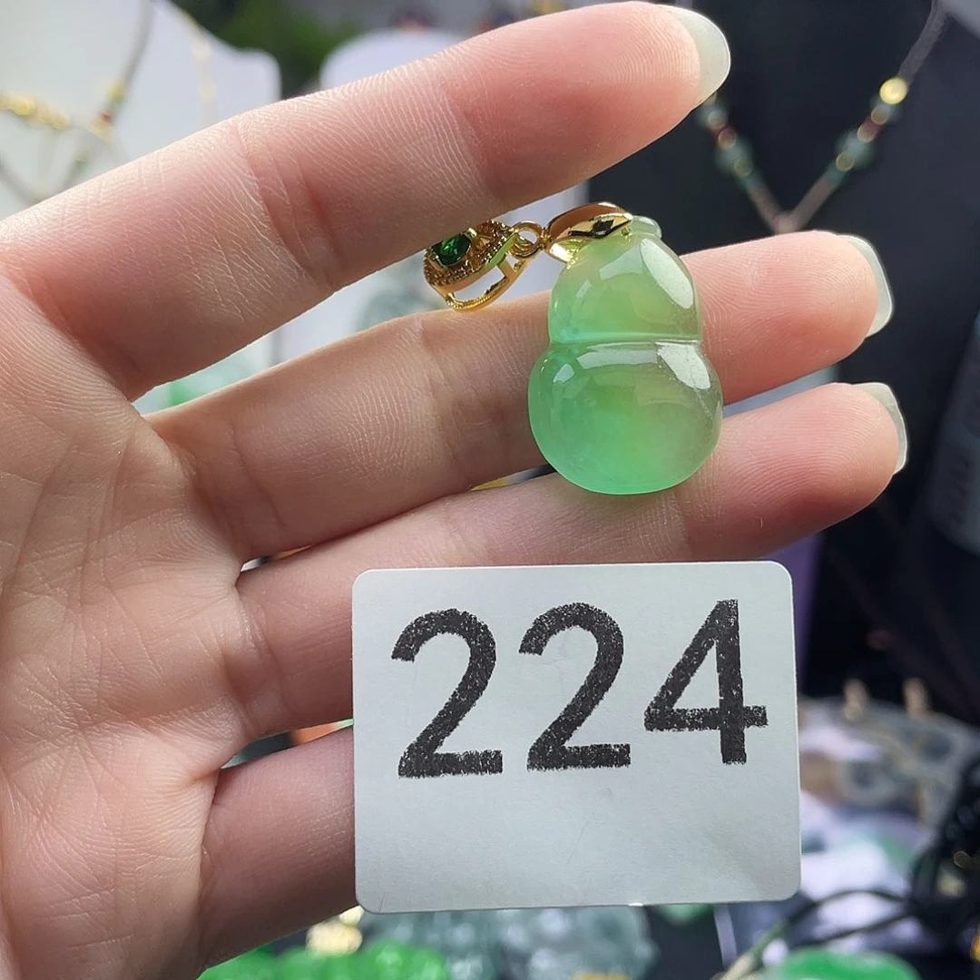 翡翠未镶嵌吊坠(赠链)