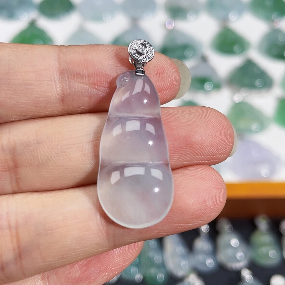 翡翠18K金镶嵌颈饰吊坠