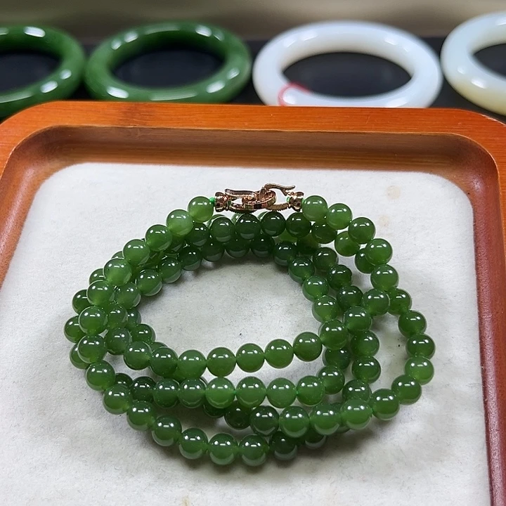 颈饰未镶嵌和田玉（青玉）