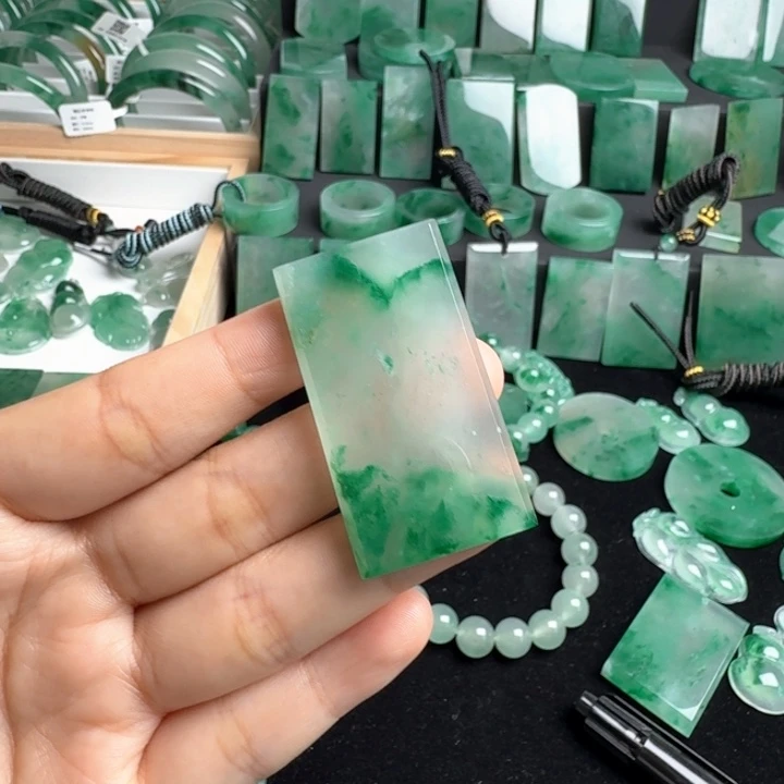 石英质玉未镶嵌颈饰