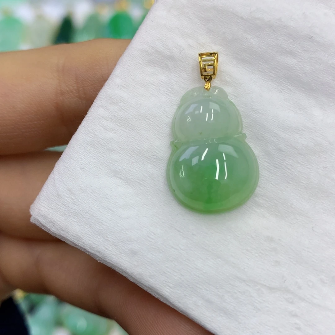 翡翠18K金镶嵌颈饰