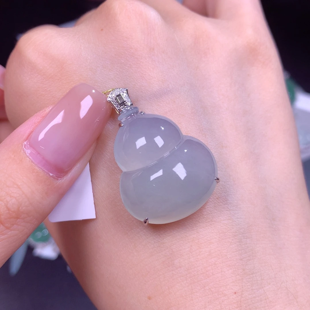 颈饰18K金镶嵌翡翠东****司葫芦
