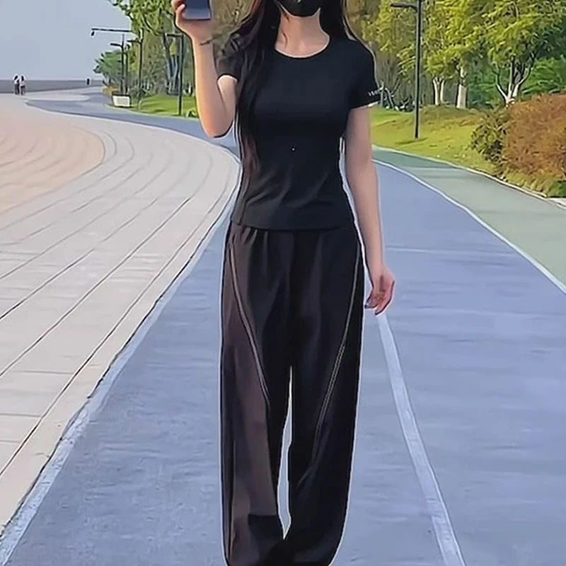 2025年夏季新款户外休闲运动套装女时尚洋气黑色短袖束脚裤两件套