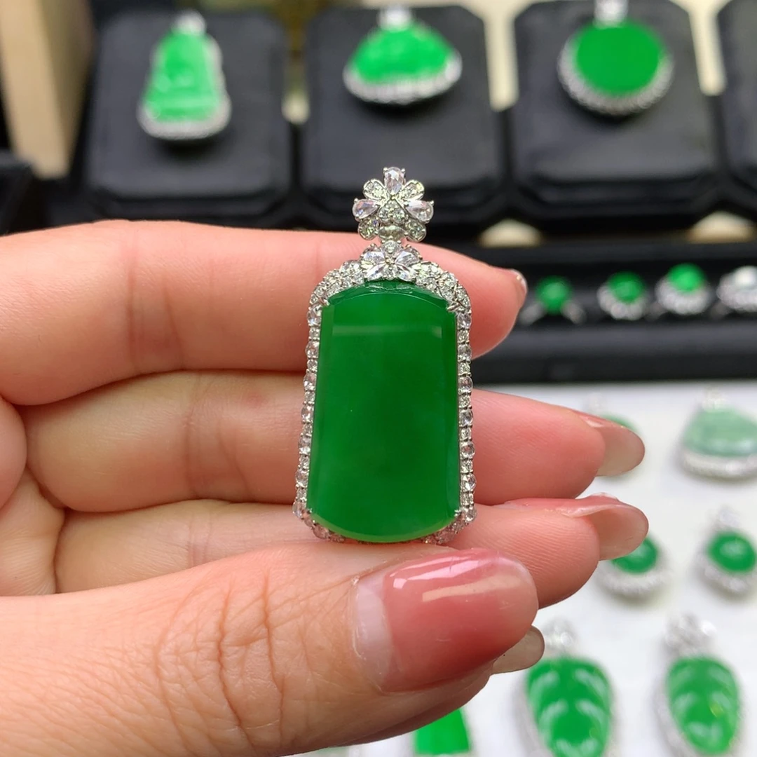 翡翠吊坠(不含链)18K金镶嵌