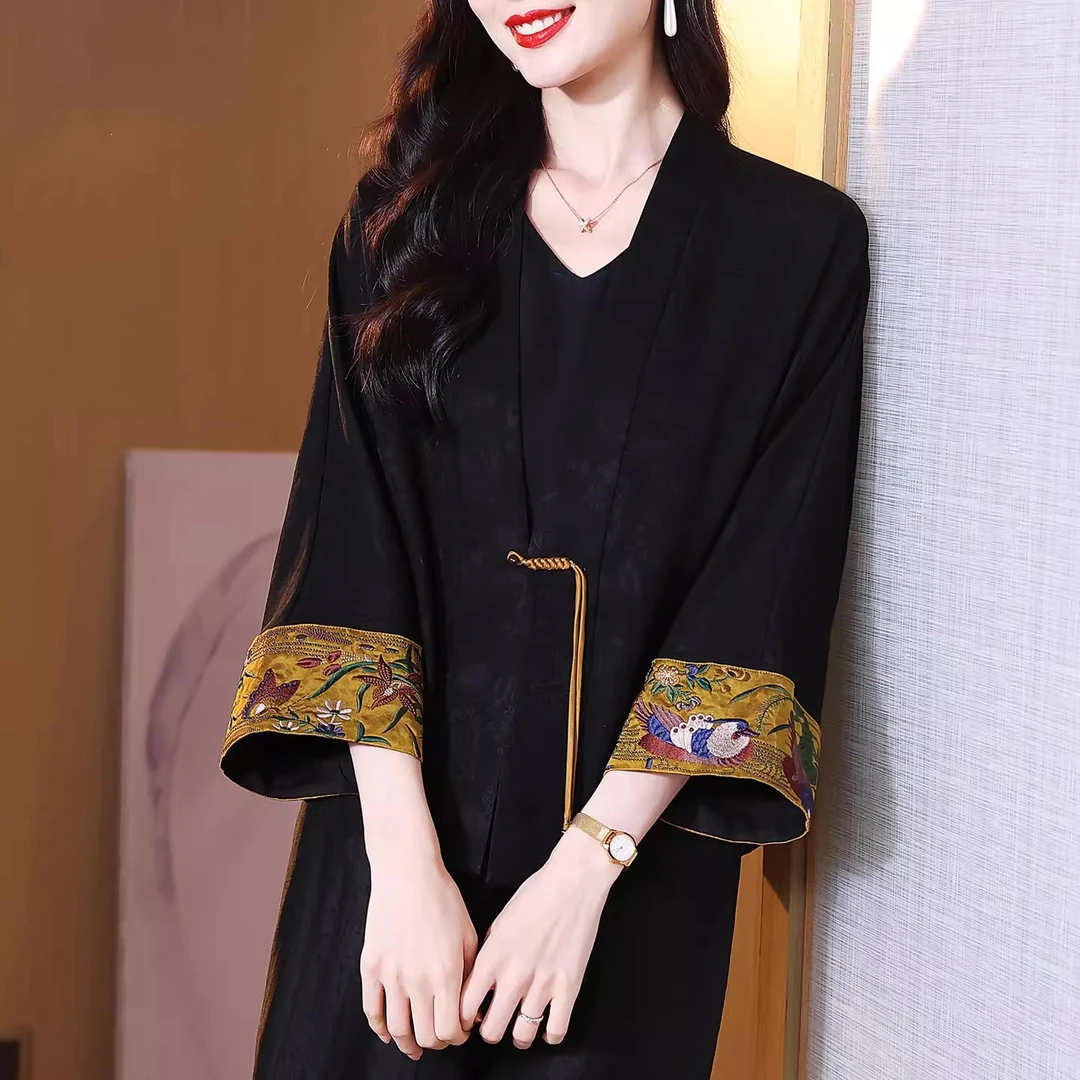 中国风新中式香云纱真丝上衣女刺绣七分袖国风桑蚕丝开衫短外套