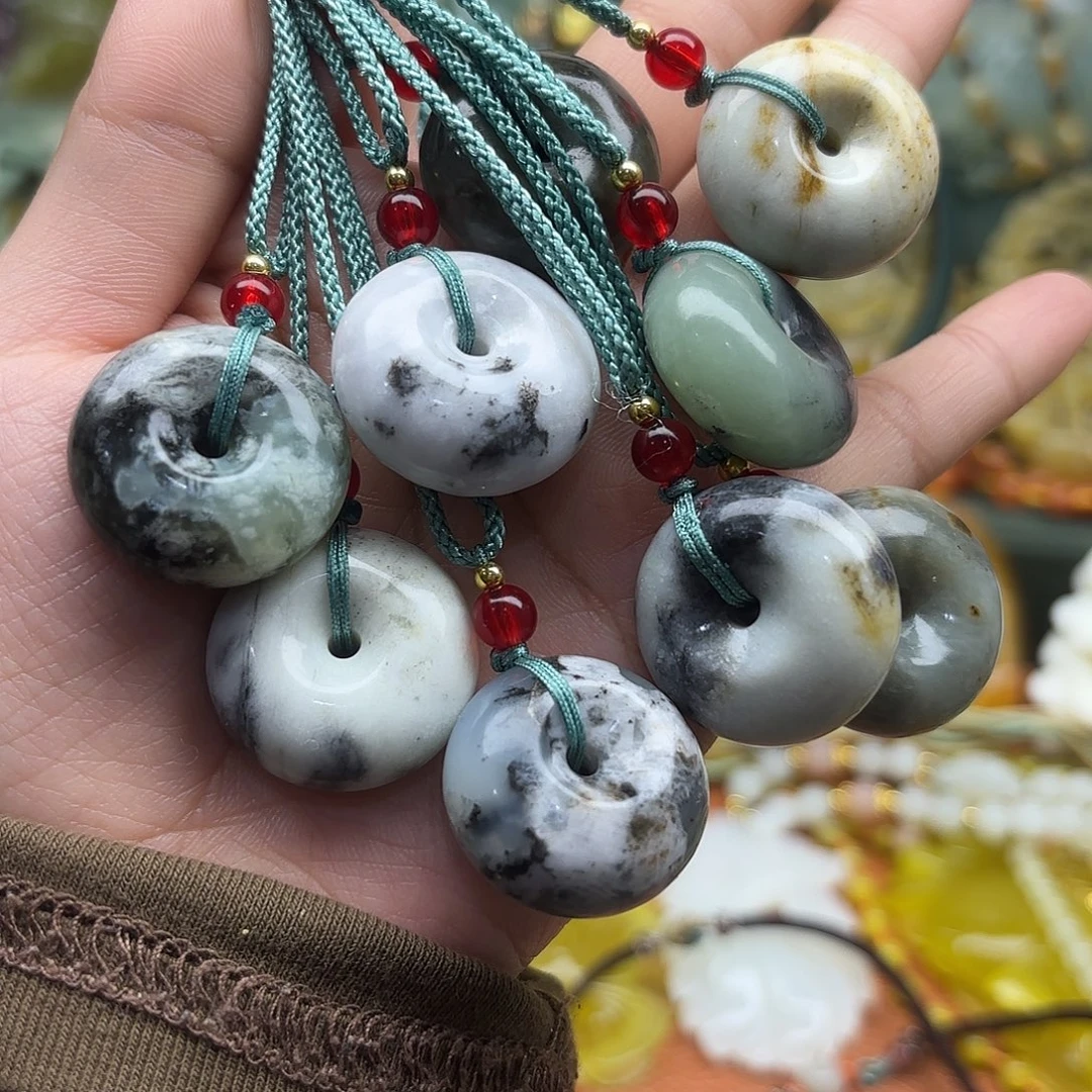 蛇纹石玉未镶嵌吊坠