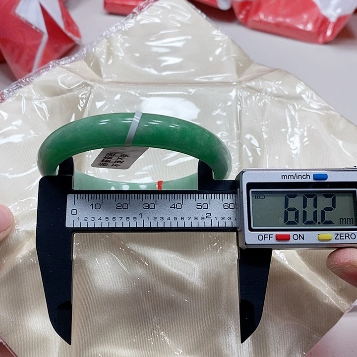翡翠手镯未镶嵌131