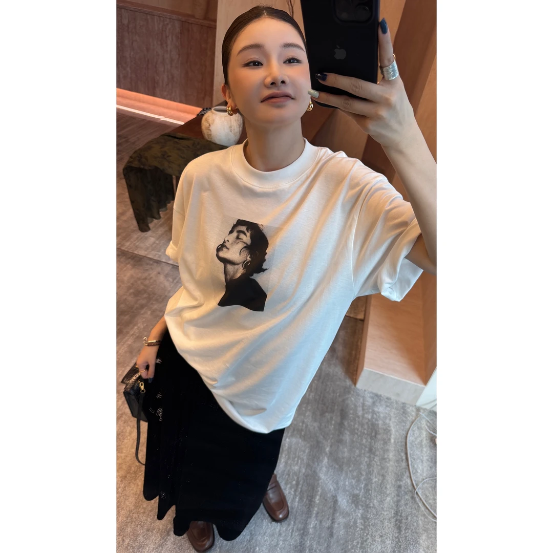 【CHU/2025SSNEW】 《白诗》人像阔版T恤LX2532