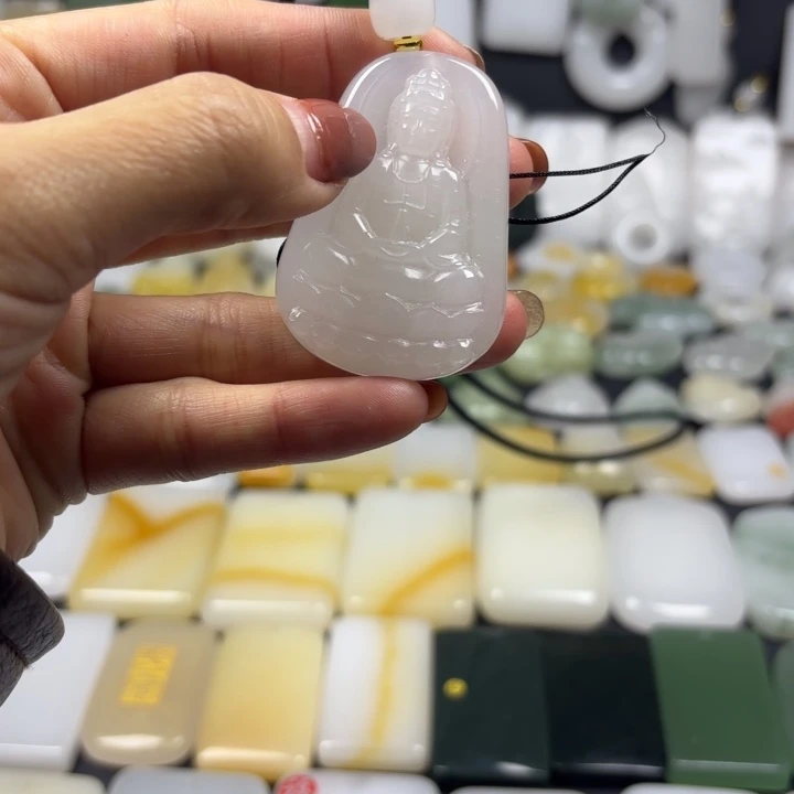 石英质玉（金丝玉）未镶嵌颈饰