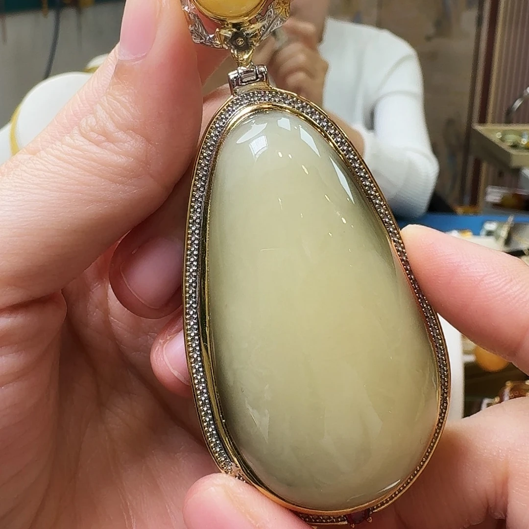 琥珀未镶嵌颈饰吊坠