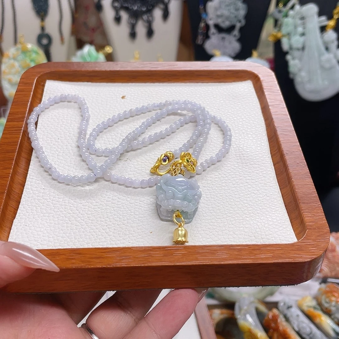 F***杨翡翠未镶嵌颈饰吞金兽