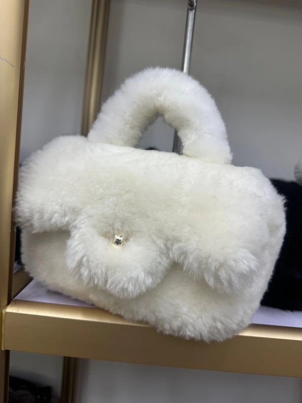 气质公主风简约轻奢时尚百搭毛绒单肩秋冬真皮洋气女士可爱手提包