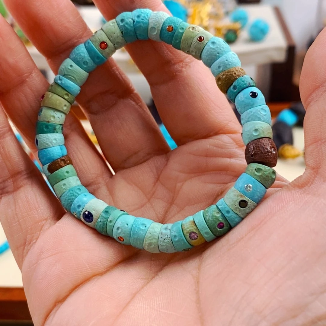 绿松石未镶嵌。大肠手串