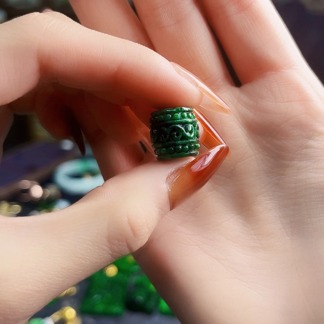 颈饰未镶嵌翡翠多样性