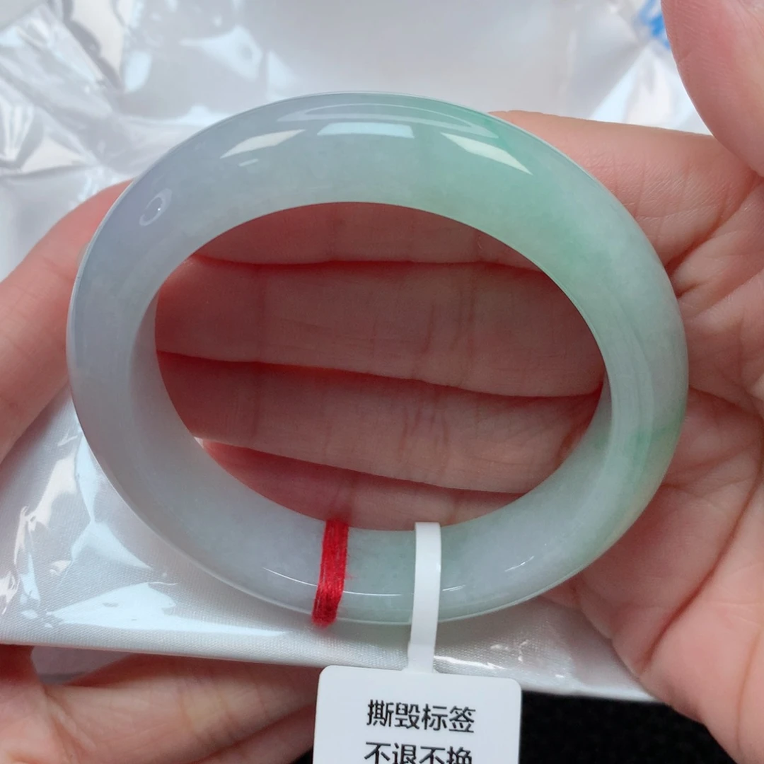 翡翠手镯未镶嵌54圈