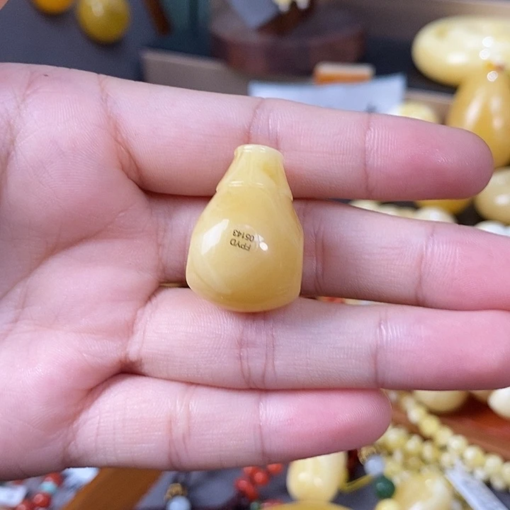 琥珀未镶嵌裸石三通
